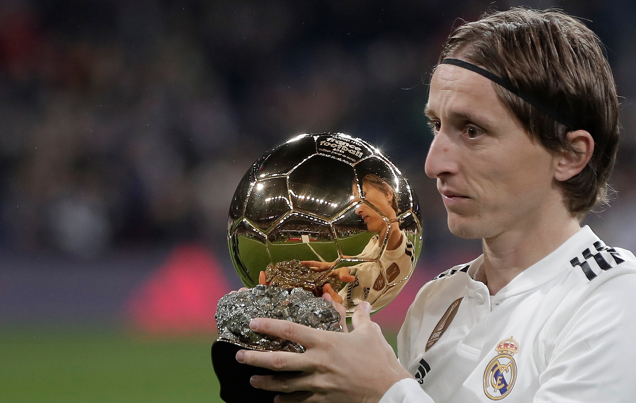 哈登率快船在常规赛中单挑魔术，连续4场得分超28分，但球队仍落后较大。