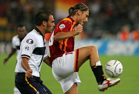 太阳vs马刺前瞻：布克对决福克斯，谁能带队延续连胜步伐？